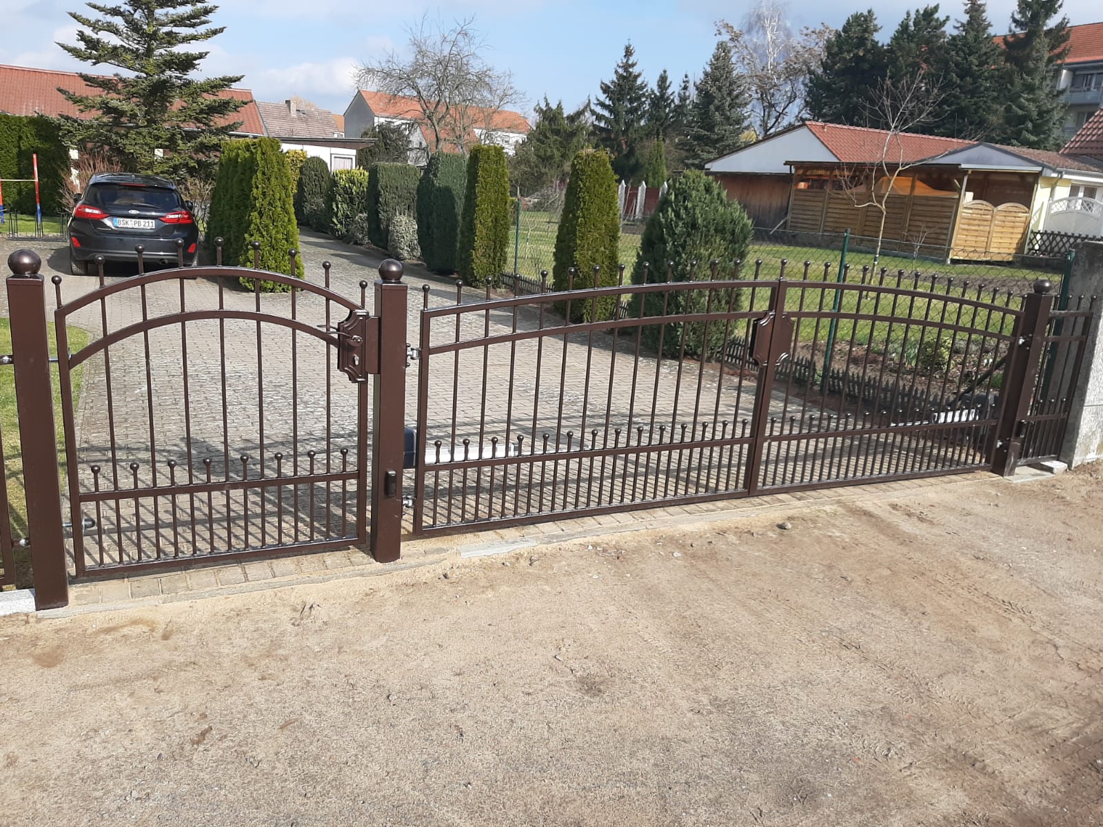 Nowoczesna brama metalowa