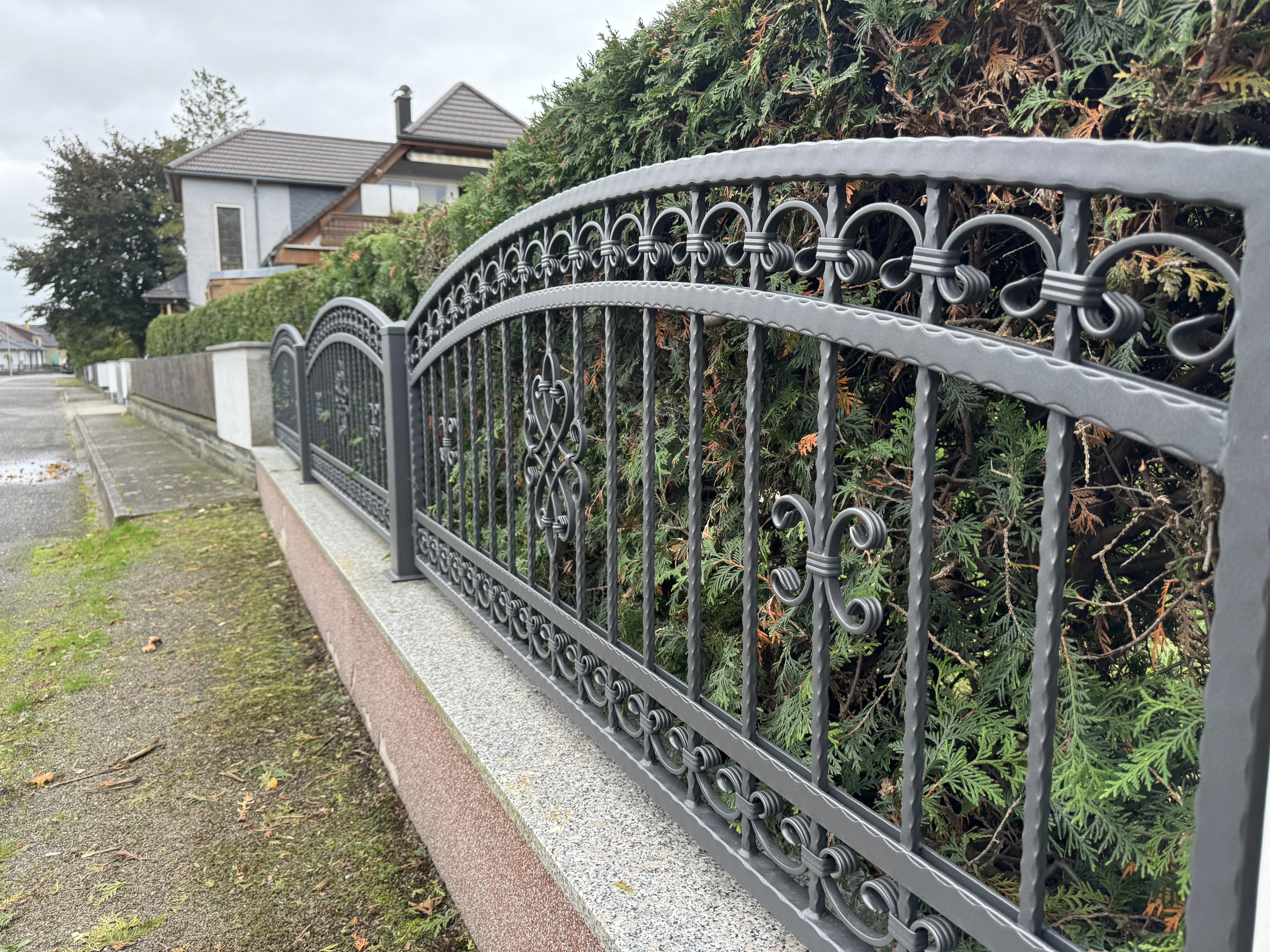 Płot metalowy klasyczny